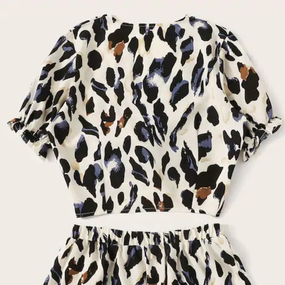 Leopard Print Twist Front Blouse With Shorts - Picture 4 of 8